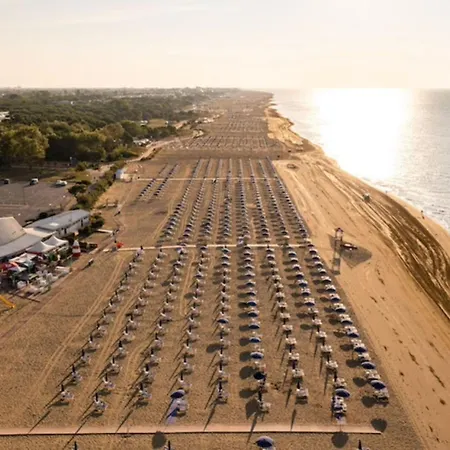 Bright Duplex Near Lägenhet Bibione
